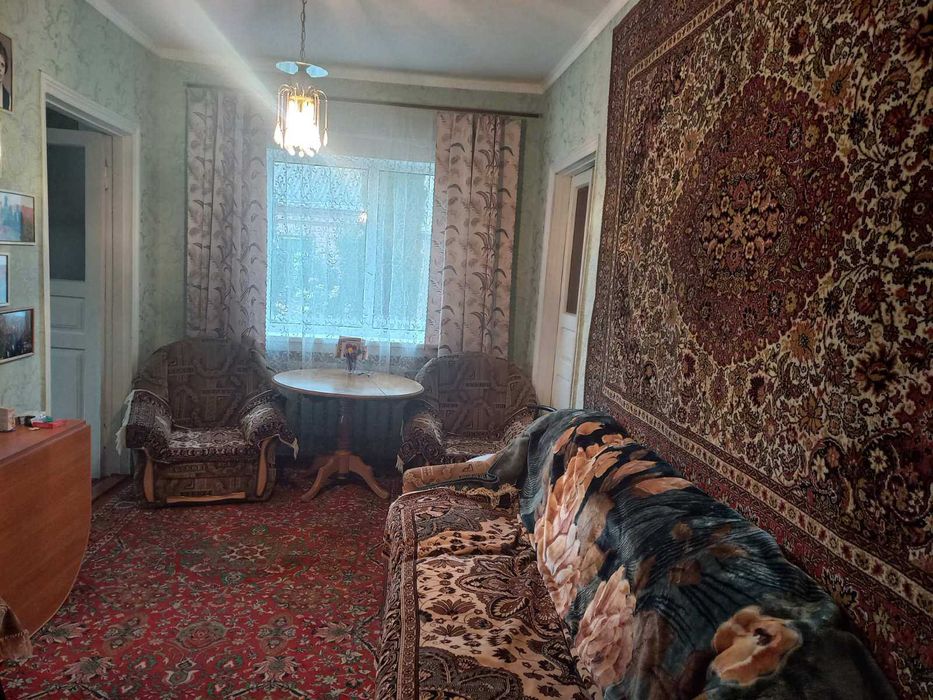 Продається приватний теплий,просторий будинок з присадибною ділянкою