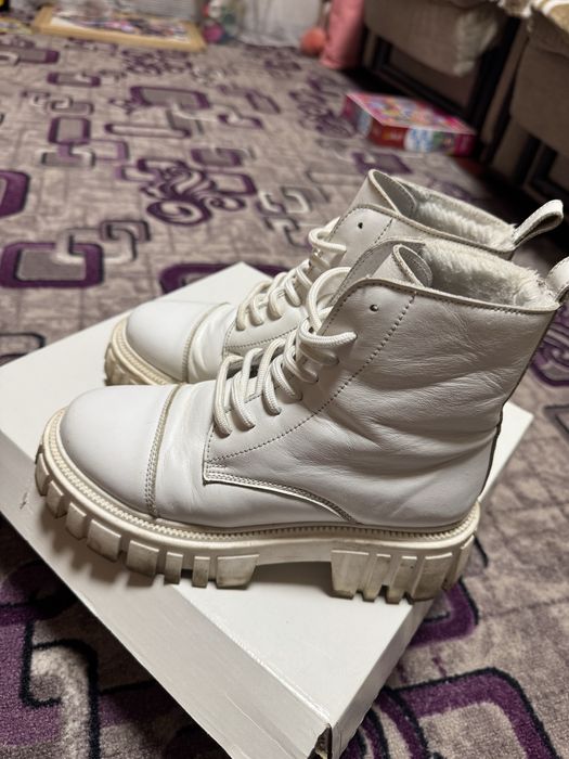 Стильні шкіряні ботінки