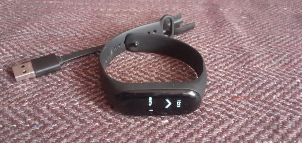 Фитнес браслет MiBand3