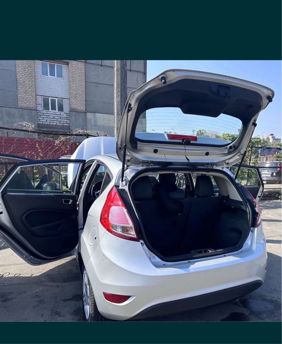 Продам авто Ford Fiesta SE 2016, сіре, хетчбек