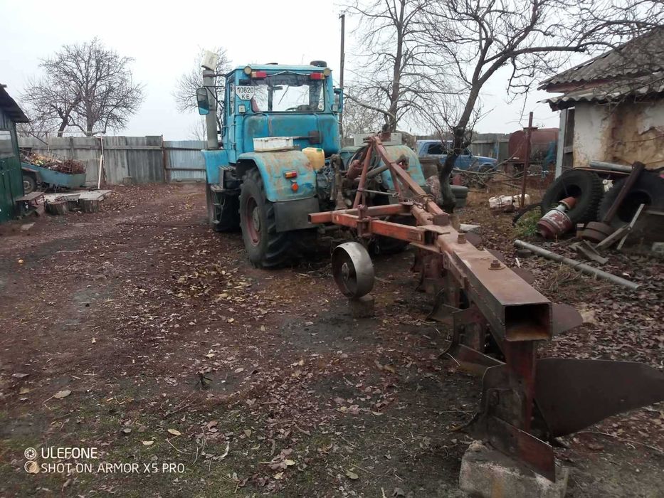 Трактор Т-150 (ЯМЗ-238) з плугом ПЛН-5