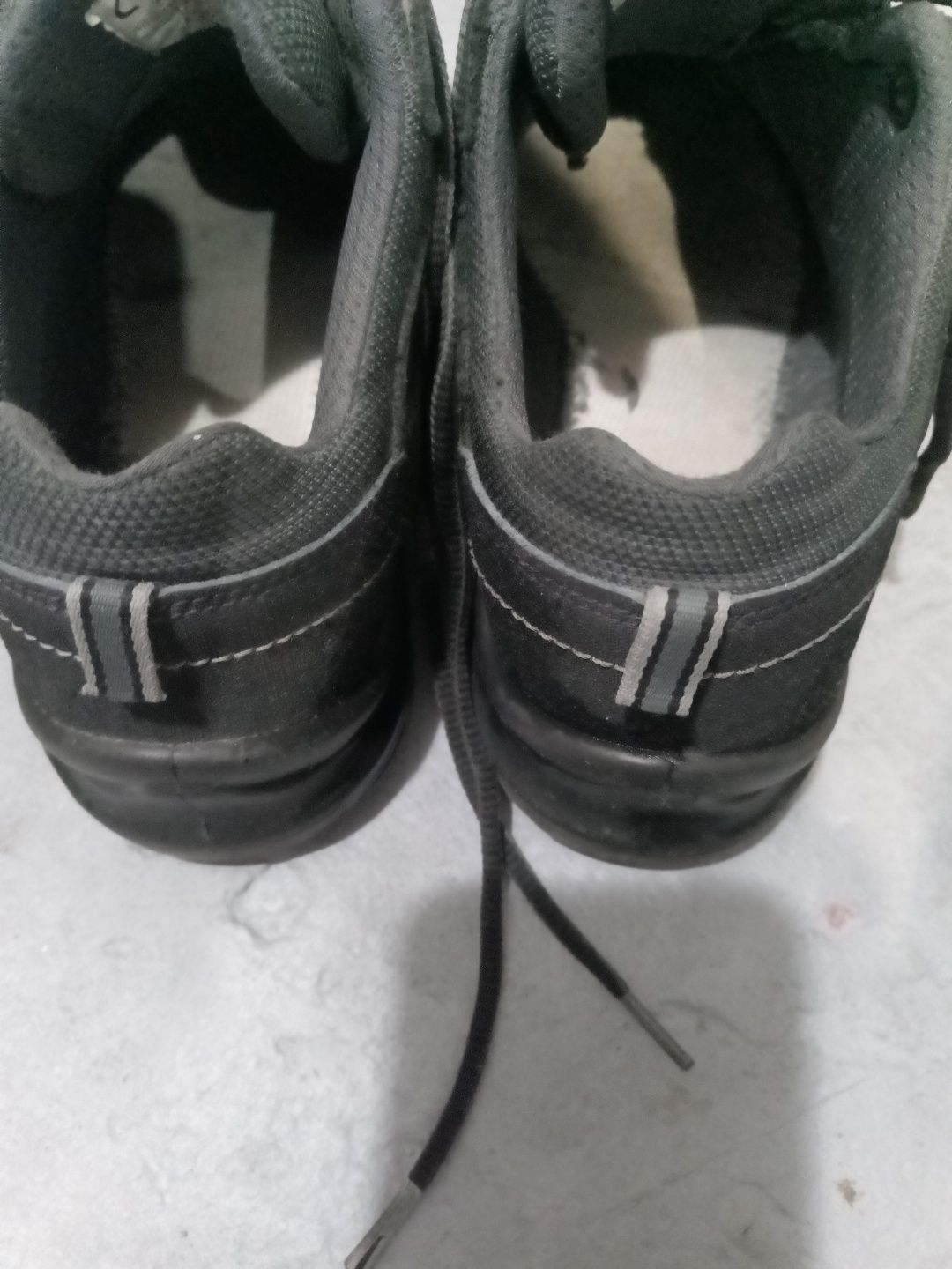 Buty robocze DeWalt.