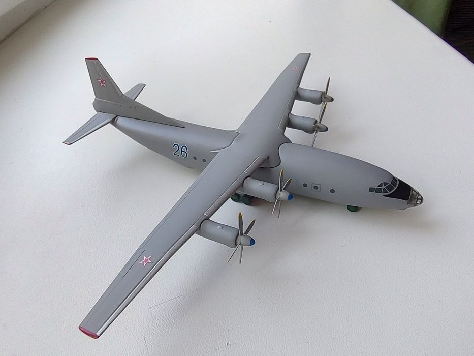 Модель літака, модель самолета Антонов, Herpa/КУМ, масштаб 1:200