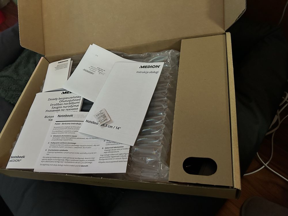 Notebook MEDION dysk SSD 128 RAM 4Gb windows 11 home NOWY LAPTOP