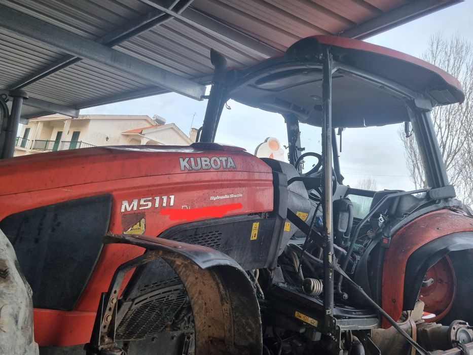 Kubota M5111 acidentado para peças