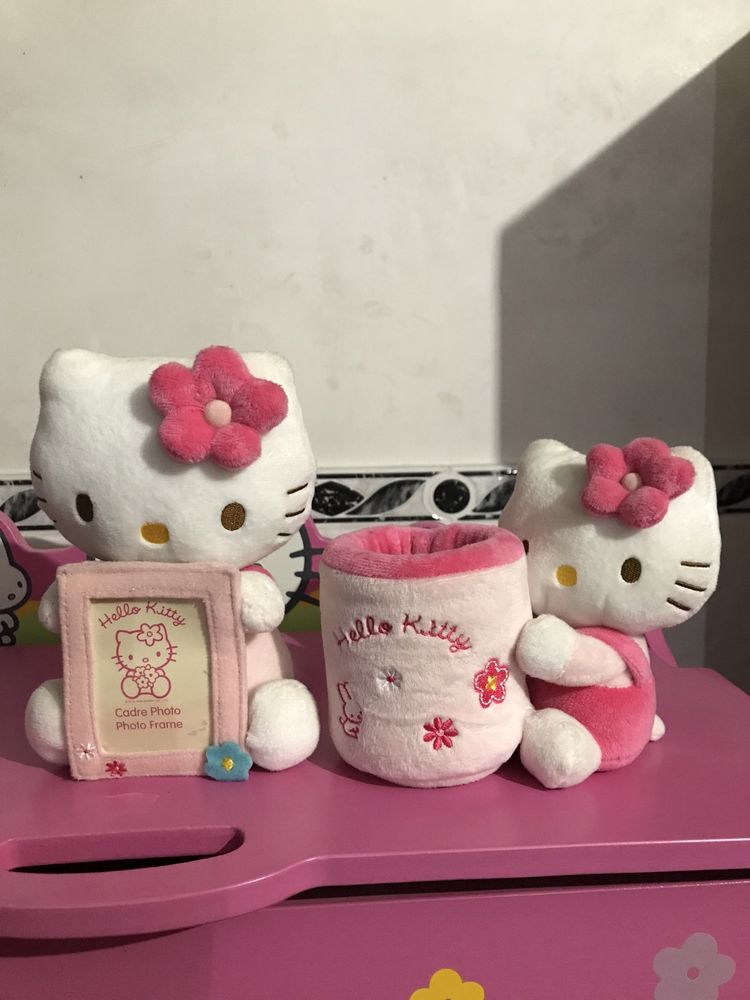 Baú, moldura e copo Hello Kitty