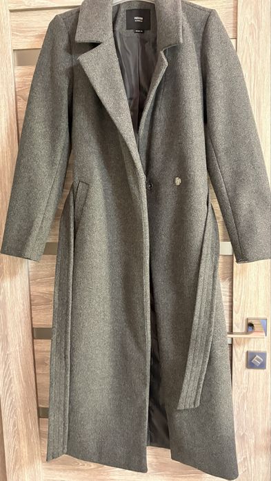 Тепле довге пальто