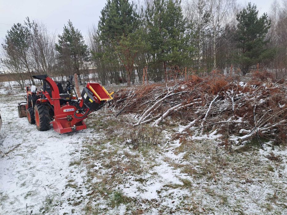 Rozwożenie ziemi, usługi traktorkiem z ładowaczem, trawniki