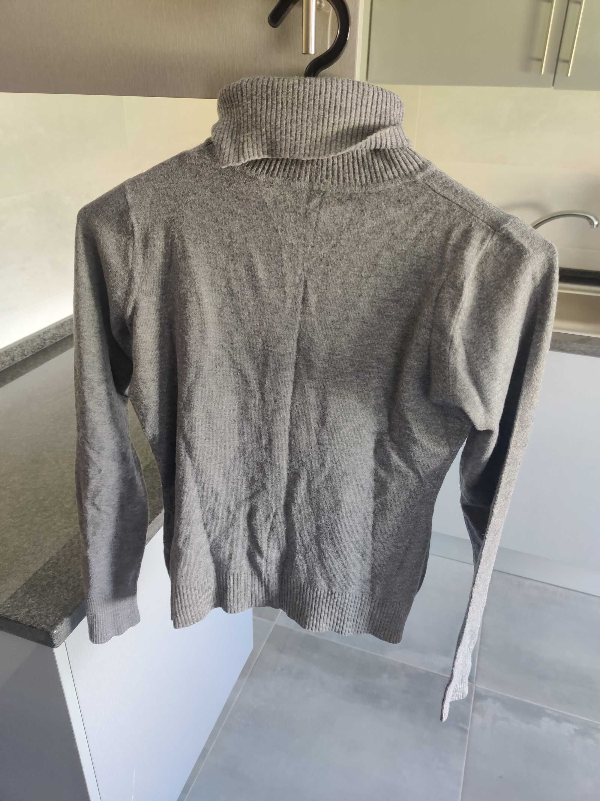 Camisola de gola alta cinzenta
