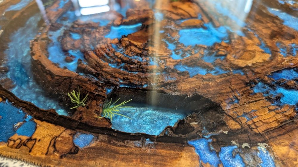 Stolik kawowy 3D orzech włoski  efekt wody żywica epoksydowa