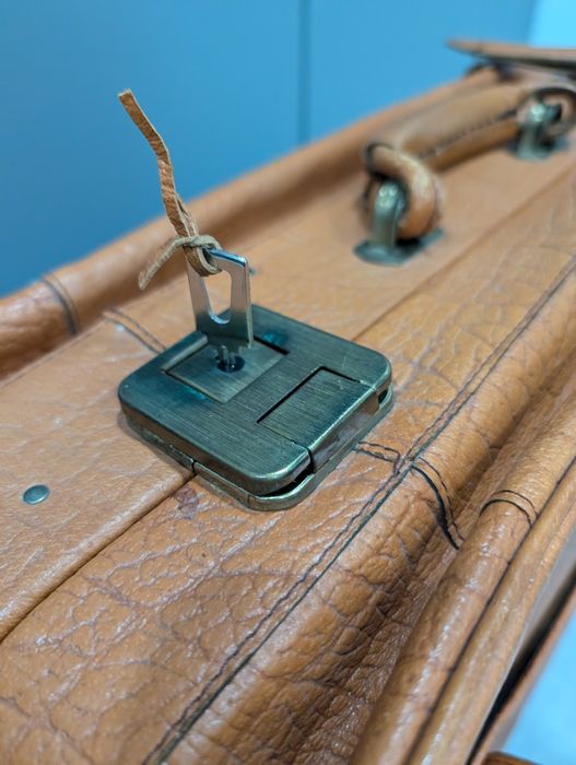 Валіза з натуральної шкіри, 80-ті роки