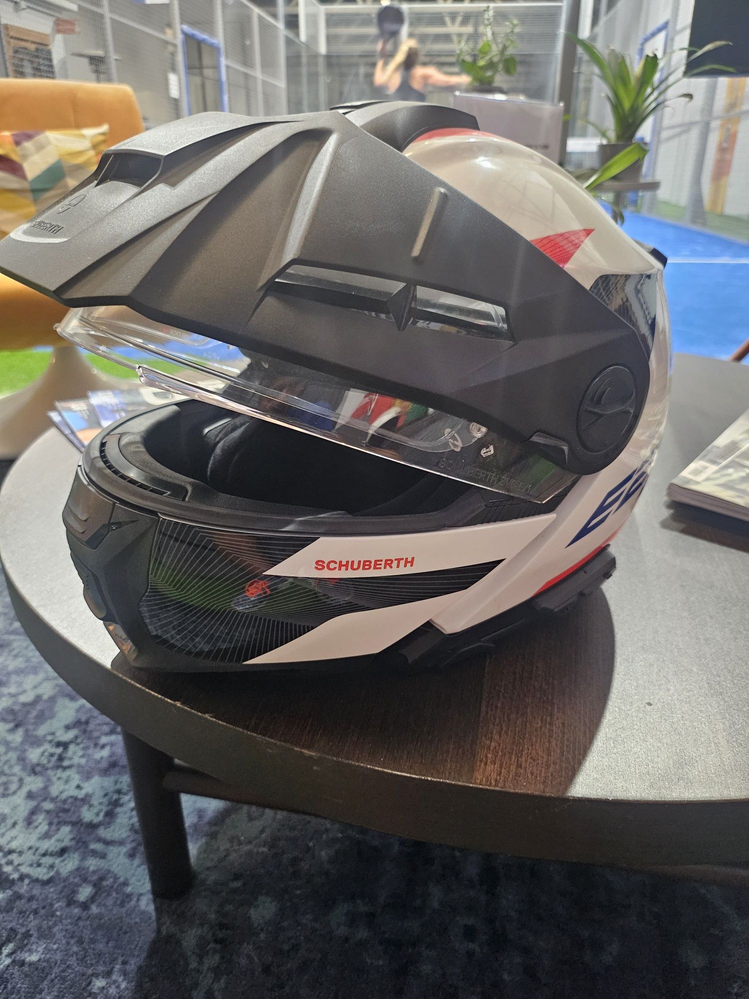 Capacete modular Schubert E2 Defender com intercomunicador Sc2