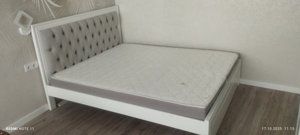 Двоспальне ліжко