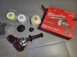 Milwaukee 2438 полірувальна машина