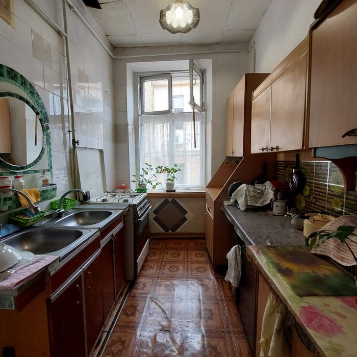 Сдам комнату в центре с одним соседом