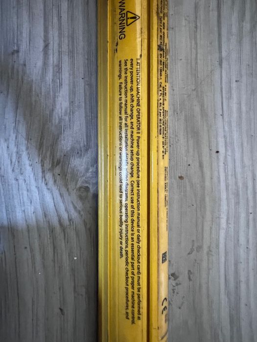 Kurtyna świetlna Banner SLPE25-1390P8 z SLPE25-970P8