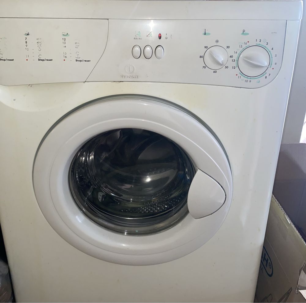 Продам пральну машину Indesit