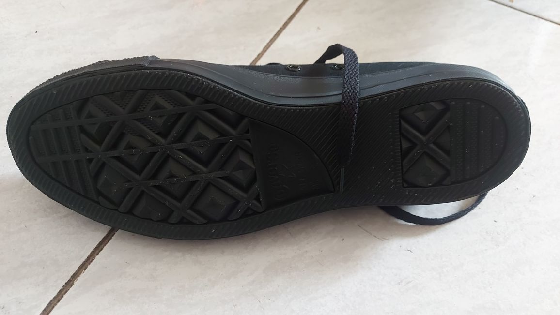 Ténis.  Novos. Converse All Star