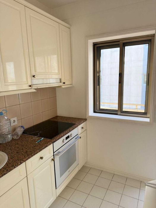 Vendo móveis de cozinha em bom estado, eletrodomésticos não incluídos.