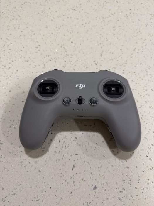 DJI Avata 2 Fly more combo (3 baterias) + DJI FPV remote controller 3