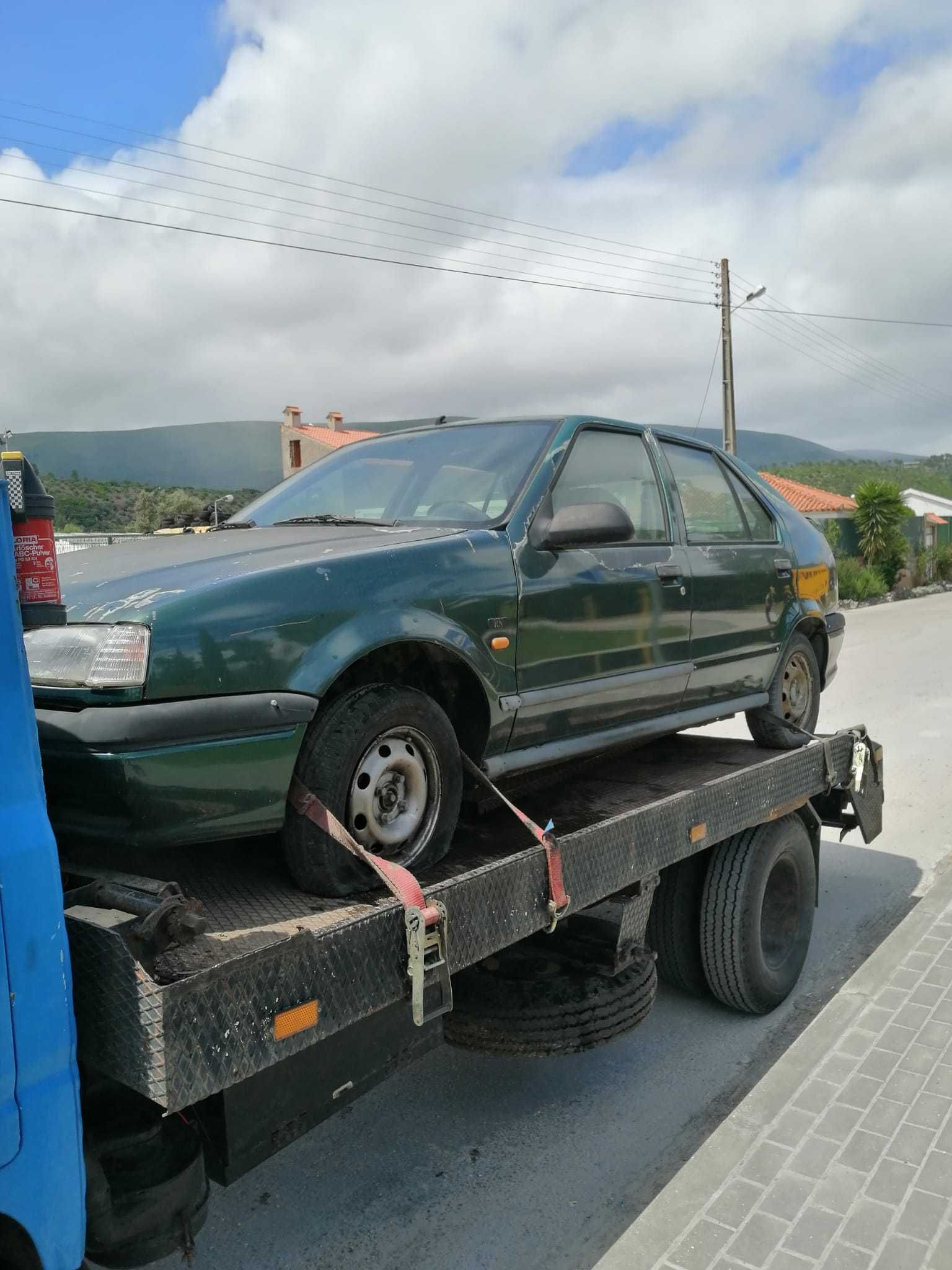 Carro Renault 19 de 1996 para peças