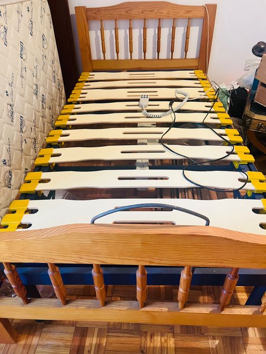 Cama com estrado ortopédico elevatório