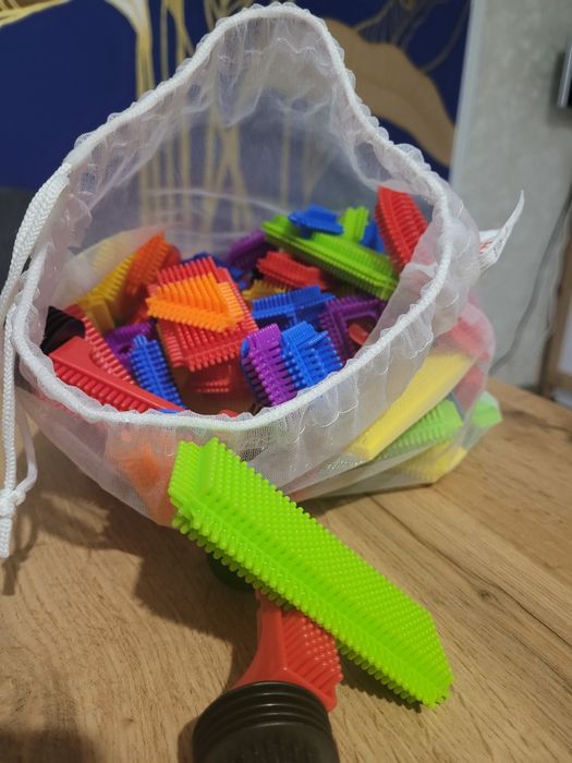 Конструктор з щетинками