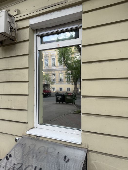 Бронеплёнка на стекло, защита от осколков. Тонировка стекла и окон.