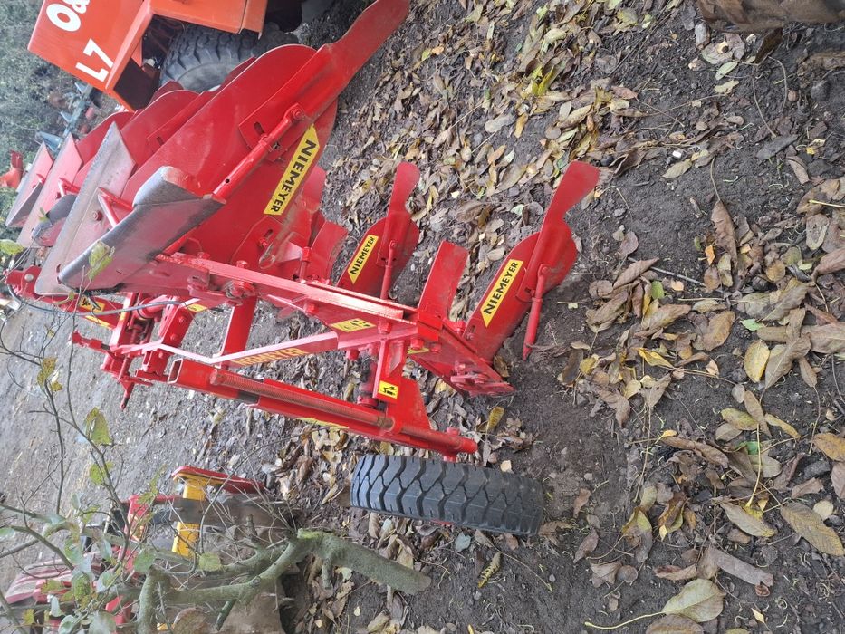 Pług overum  3x35  niemeyer Stan bardzo dobry idealny do c360 zetor
