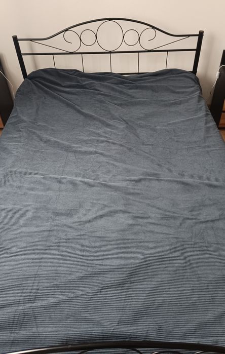 Czarna rama łóżka metalowa 140x200 cm stalowe łóżko