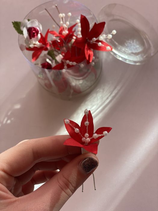 Прикраси на голову, біжутерія, віночки