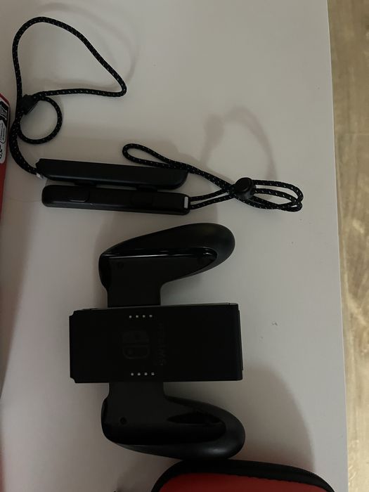 Nintendo Switch OLED 64 GB - zestaw z grami