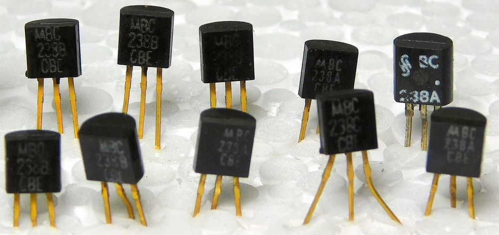 Tranzystor BC238 ZESTAW [082]A - cena 15 sztuk