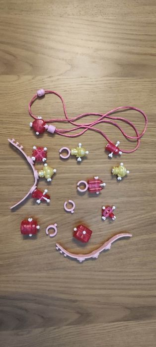 Brinquedo Guarda-jóias Wizies. Cria colares, pulseiras e anéis.