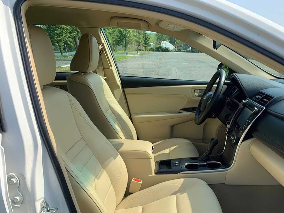 Toyota Camry      2016