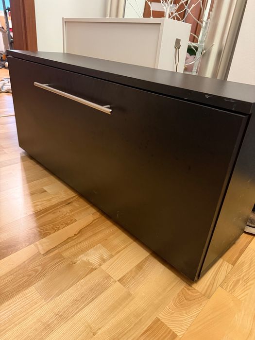 Szafka na buty z metalowa półka