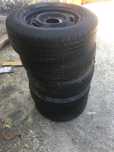 Jantes R15 com pneus.