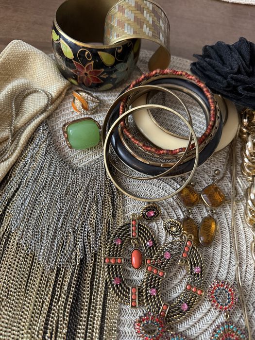 Zestaw biżuterii złoto bursztyn róż 30 szt artvibes słoik biżuterii