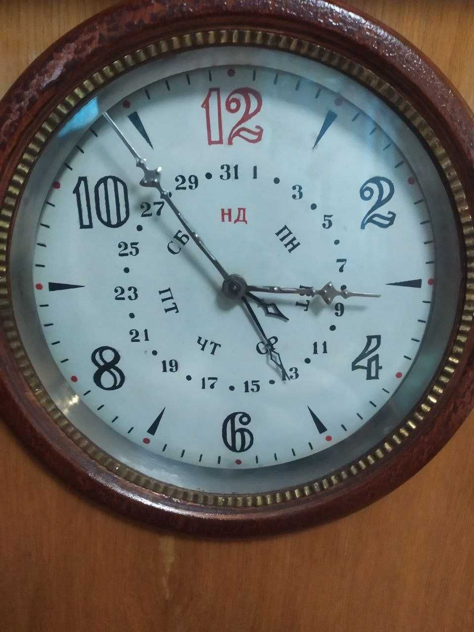 Часы напольные с боем и календарём ручной работы.