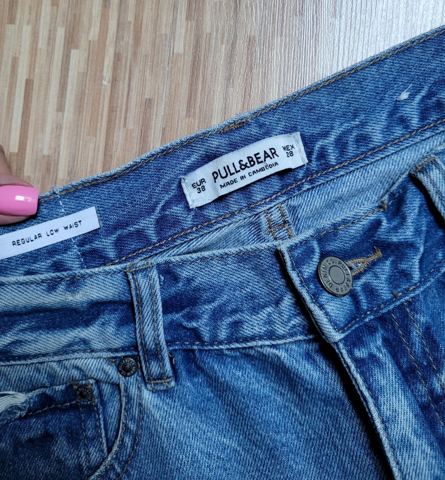 Spodnie jeansowe z rozdarciami Pull&Bear rozmiar M