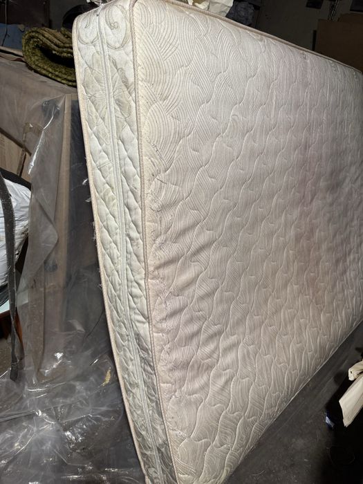 Матрас 190 на 140 состояние отличное