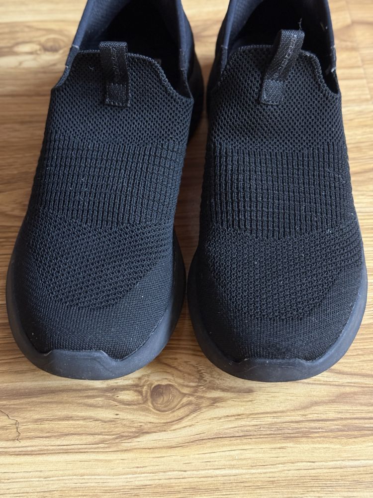 Кросіки Skechers