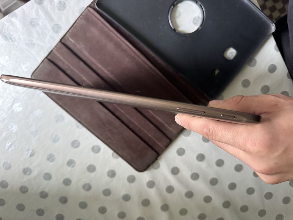 Планшет Samsung GALAXY TAB E