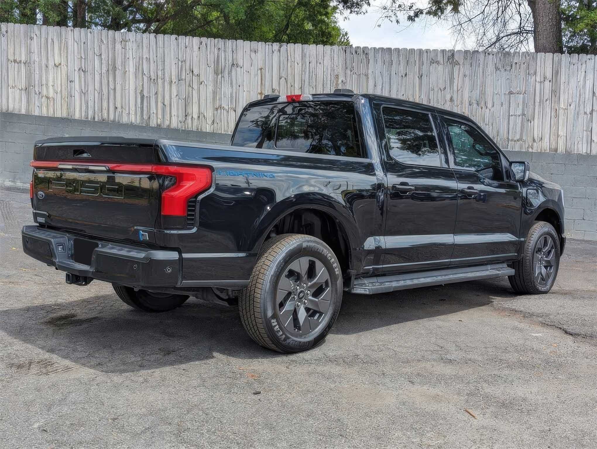 2023 Ford F-150 Lightning Pro SuperCrew