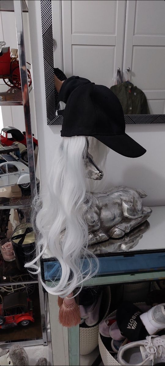 Peruka- czapka z włosami