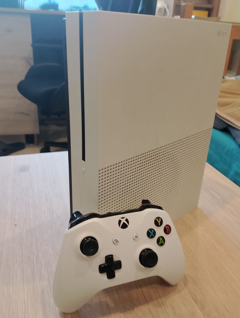 Xbox one s 365gb stan bardzo dobry