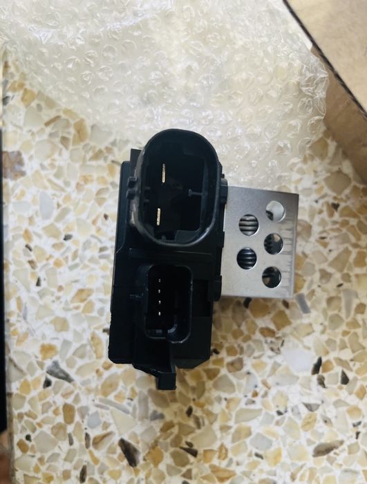 Peugeot/Citroen регулятор оборотов вентилятора 9673999880 вантажівок