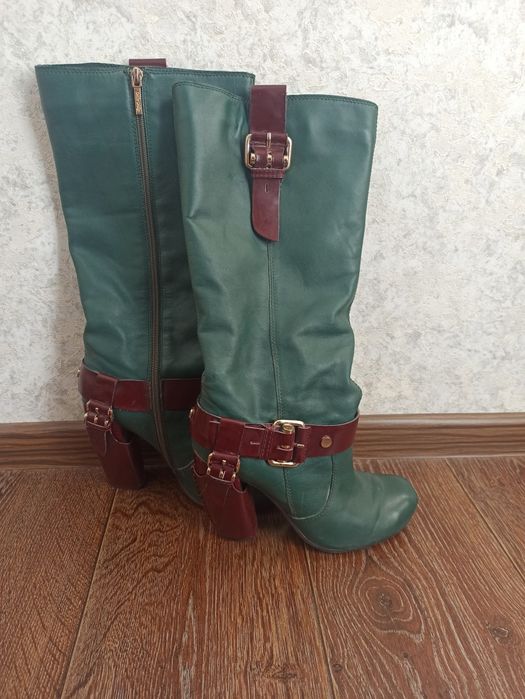 Стильные, кожаные сапоги Mia Mao.