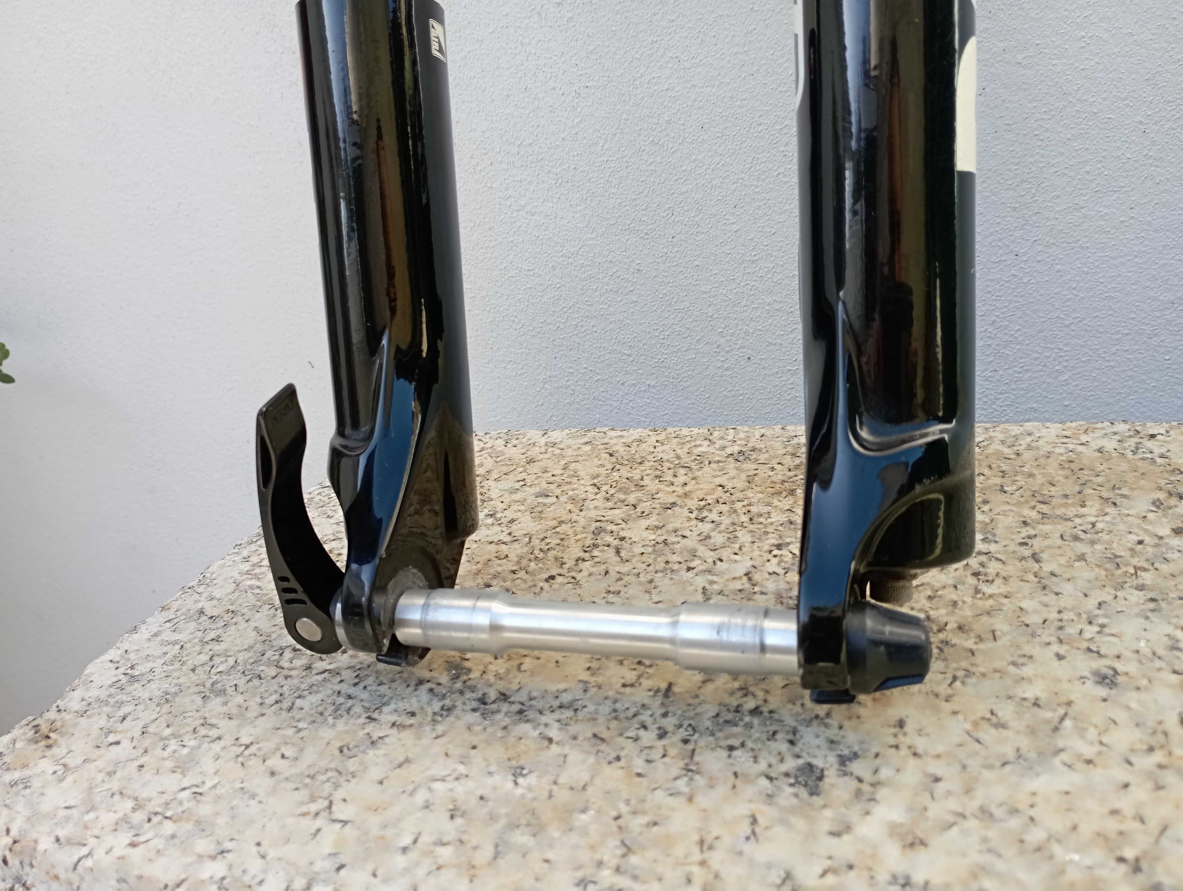 Suspensão SR Suntour Raidon