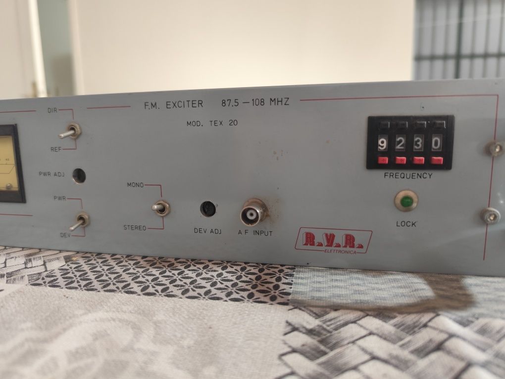 Transmissor/Exciter FM RVR Tex 20 NV – 20W Profissional